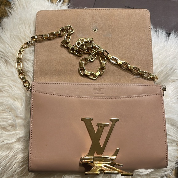 This LV Louise Chain GM in Beige,beautiful and 100% authentic. Perfect condition - Picture 10 of 12
